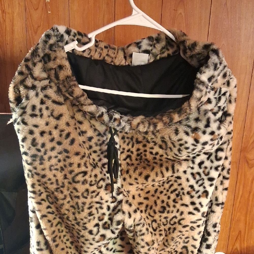No Boundaries Leopard Print Teddy Jacket in Tan and Black - Picture 8 of 12